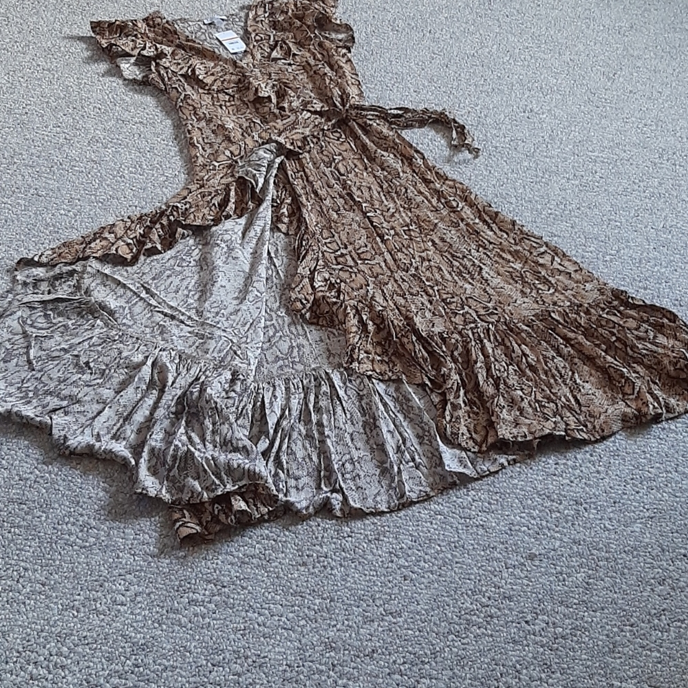 New Snake Skin Print Short Sleeve Wrap Maxi Dress. - Picture 6 of 11